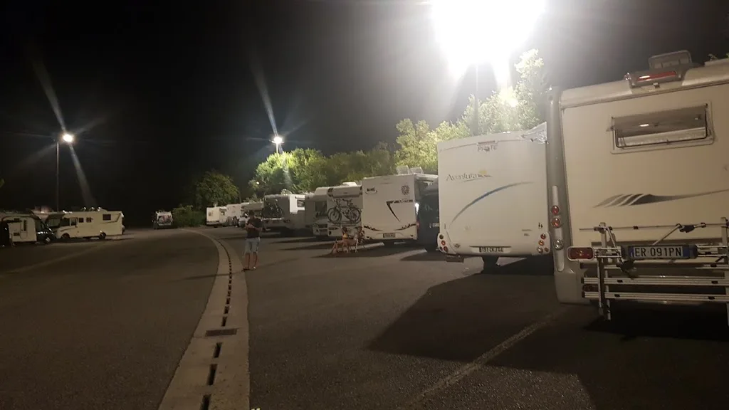Motorhome parking - photo 2