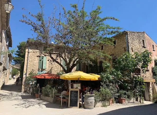 Cadenet - photo 1