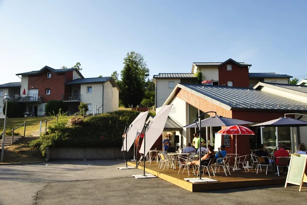 Camping Les Granges Bas à Gérardmer : piscine chauffée, mobilhomes et hébergements insolites - photo 2