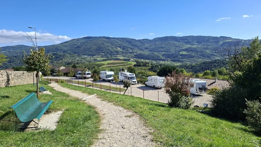 Wohnmobil-Stellplatz in Empurany - photo 1