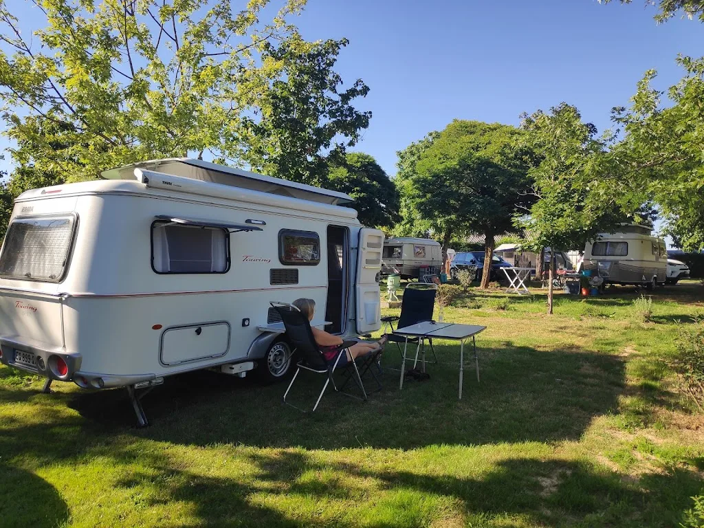 Camping Municipal Les Bords de Besbre - photo 2