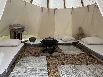 Terra-Tipike, En Tipi à la ferme